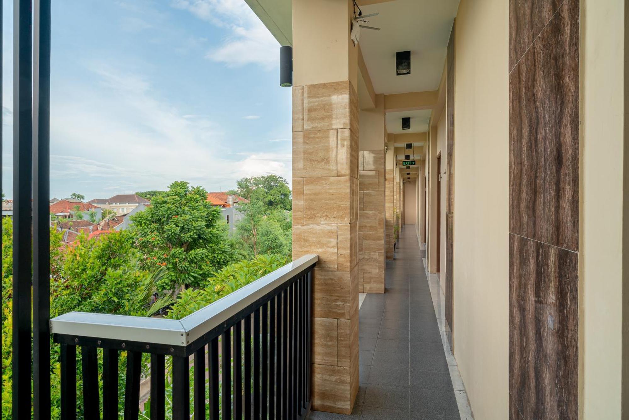 Dream @ Jimbaran Hotel Exterior photo
